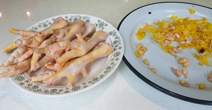 Я почала готувати курячі лапки. Вони корисні і якщо правильно приготувати, то і смачні