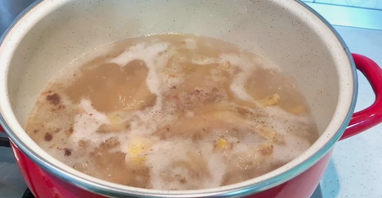 Я почала готувати курячі лапки. Вони корисні і якщо правильно приготувати, то і смачні