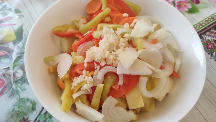 Елементарний рецепт приготування овочів в рукаві в духовці