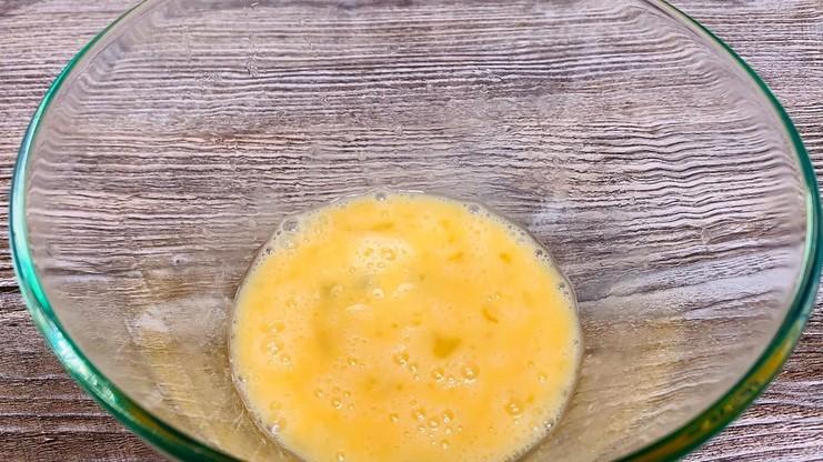 Так манник в моїй родині готують вже 60 років: показую спосіб, як зробити його соковитішим і ніжнішим