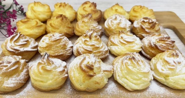 Профітролі з сирним кремом: легкий десерт, сподобається не тільки дітям, а й дорослим.