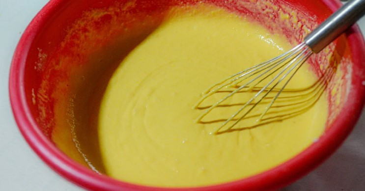 Пишні гарбузові млинці як губка вбирають соуси. Порадувала сім'ю у вихідні