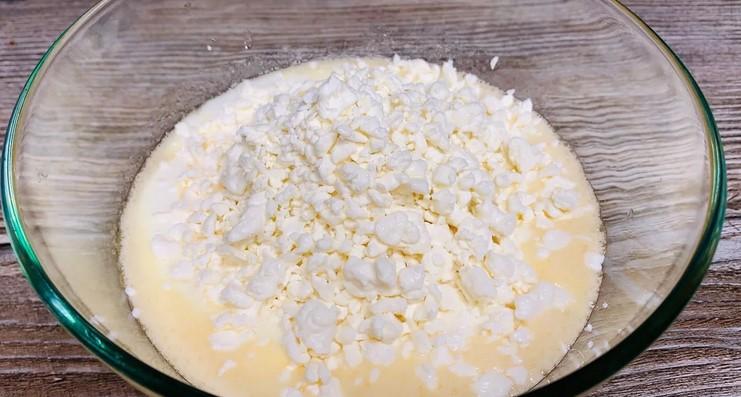 Так манник в моїй родині готують вже 60 років: показую спосіб, як зробити його соковитішим і ніжнішим