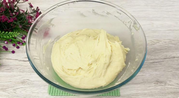 Профітролі з сирним кремом: легкий десерт, сподобається не тільки дітям, а й дорослим.