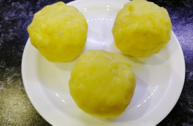 Коли набридають пиріжки, я печу пироги на універсальному тісті