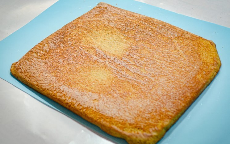 Всі приймають цей десерт за медовий торт і дуже дивуються, коли дізнаються, з чого він