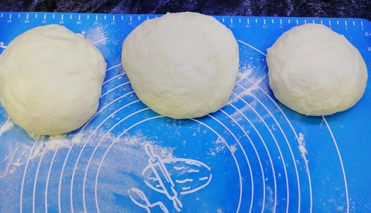 Коли набридають пиріжки, я печу пироги на універсальному тісті