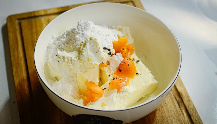 Всі приймають цей десерт за медовий торт і дуже дивуються, коли дізнаються, з чого він