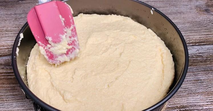 Так манник в моїй родині готують вже 60 років: показую спосіб, як зробити його соковитішим і ніжнішим