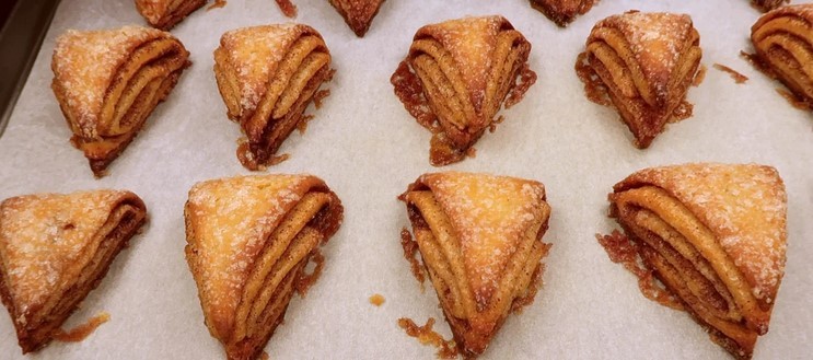 Випічка з сиру: трикутники з корицею. Ароматні, з ніжним сирним смаком