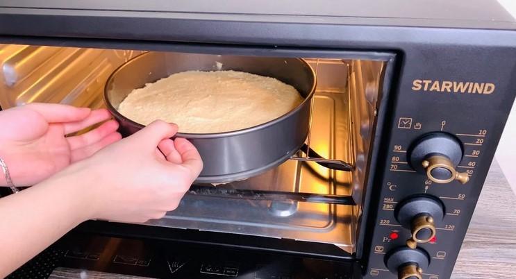 Так манник в моїй родині готують вже 60 років: показую спосіб, як зробити його соковитішим і ніжнішим