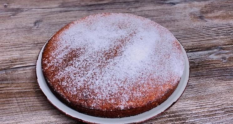 Так манник в моїй родині готують вже 60 років: показую спосіб, як зробити його соковитішим і ніжнішим