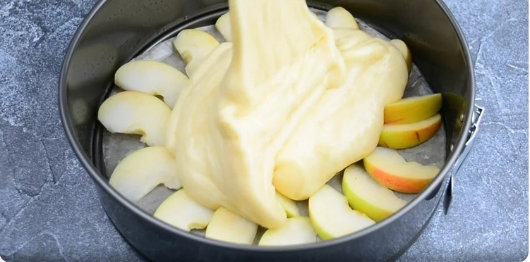 Не пропустіть яблучний сезон. Пиріг з яблуками - простий класичний рецепт в духовці