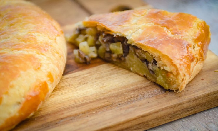 Як правильно готувати і їсти пиріг з грибами щоб він став сімейною традицією, а всі знайомі просили рецепт