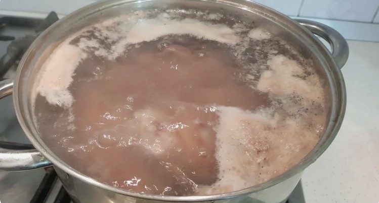 З віком почала готувати свинячі ноги. Для людей з проблемними суглобами саме те