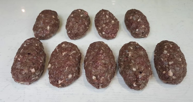 Подруга пригостила котлетами з курячих сердець. Такі смачні котлети я давно не їла