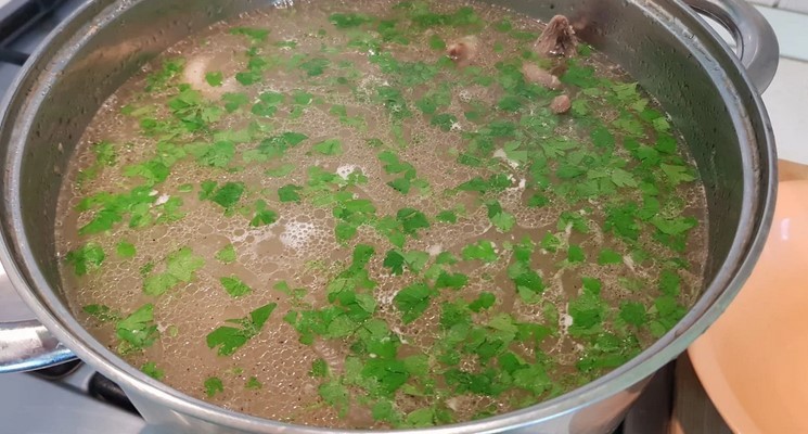 З віком почала готувати свинячі ноги. Для людей з проблемними суглобами саме те