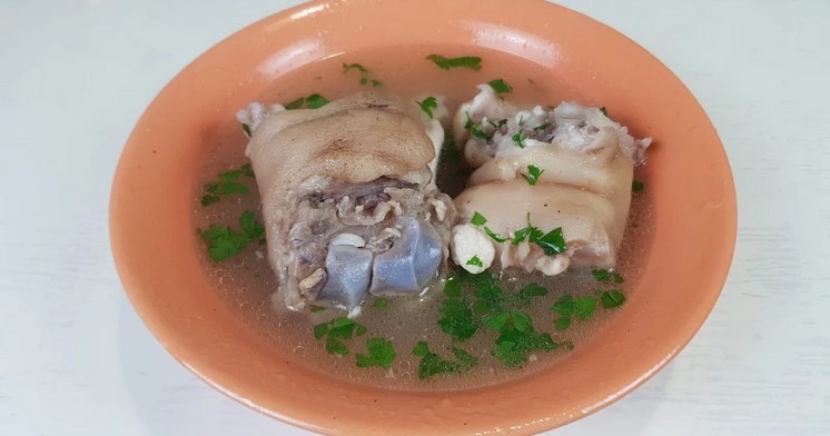 З віком почала готувати свинячі ноги. Для людей з проблемними суглобами саме те