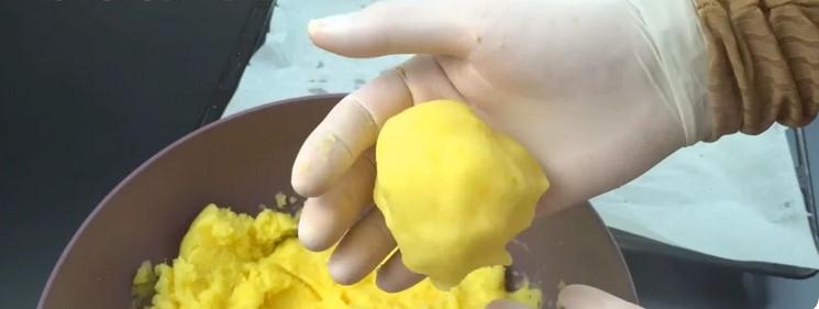 Дачна картопля та трохи м'яса. Так мало хто готує, а дарма