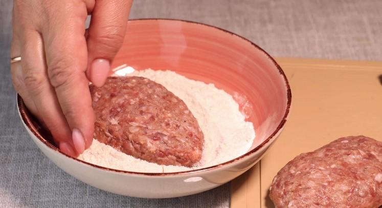 Виявляється, сода не тільки випічку піднімає, але й котлети робить соковитішими, ніжнішими і смачнішими