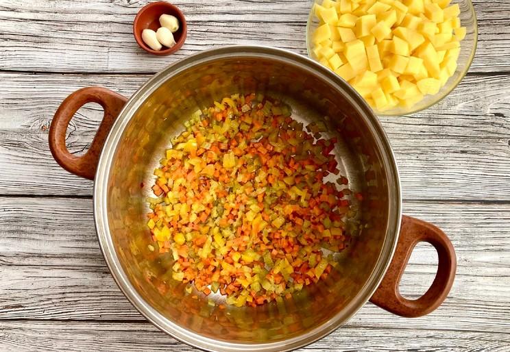 Зимовий «копчений» суп із Аляски. Густий та ситний, але від добавки відмовитись буде непросто