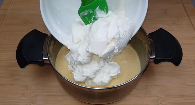 Простий рецепт найсмачнішого торта з печива: без духовки та міксера