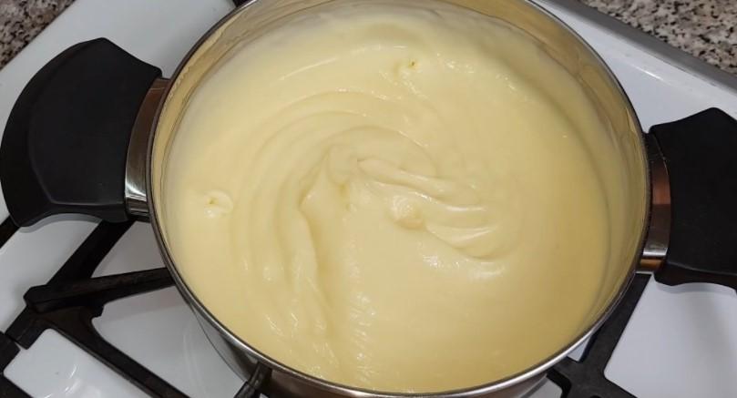 Простий рецепт найсмачнішого торта з печива: без духовки та міксера