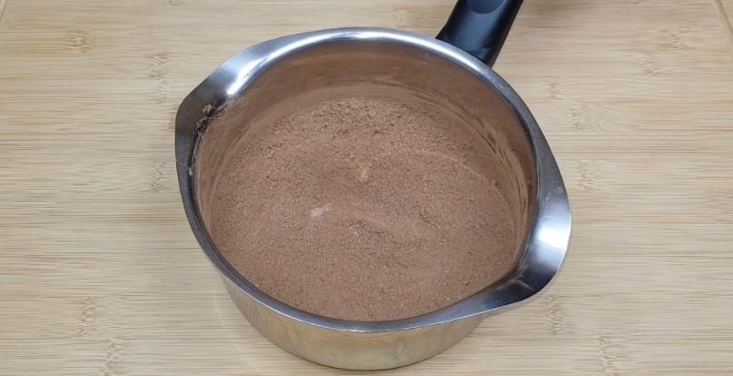 Простий рецепт найсмачнішого торта з печива: без духовки та міксера