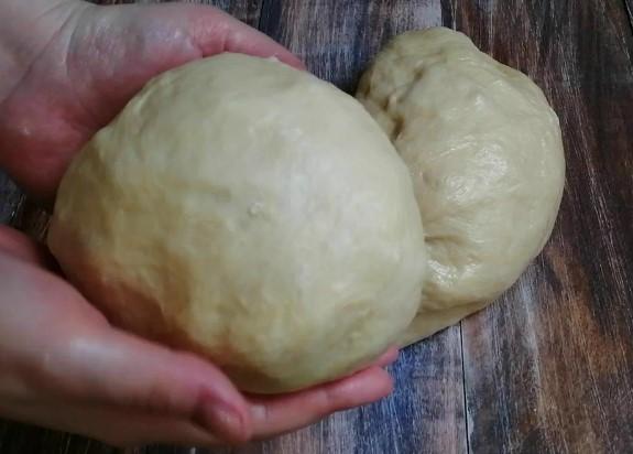 Пиріг на Великдень з родзинками, ніжний і повітряний. Приготуємо швидко та просто з доступних продуктів