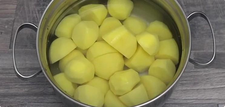 «Фірмовий рецепт мого чоловіка»: ніжне картопляне пюре з часником