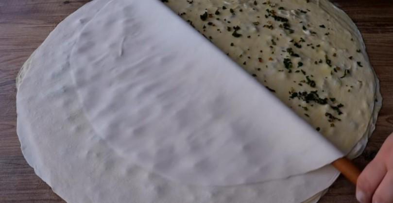 Як приготувати булочки-равлики із зеленою цибулею