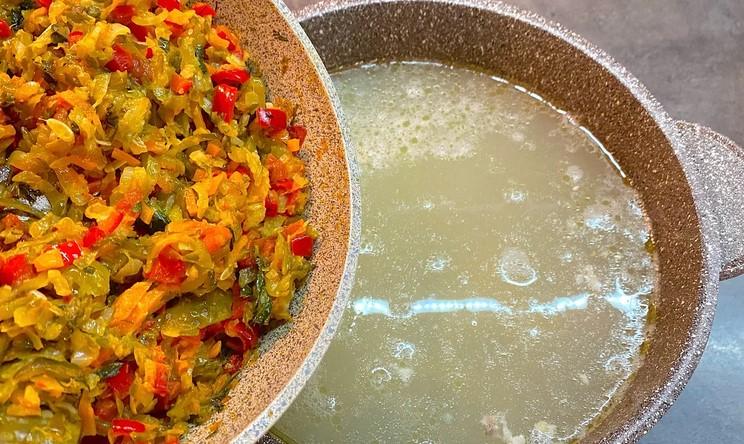 Мій розсольник завжди смачний, просто варю його із правильних огірків