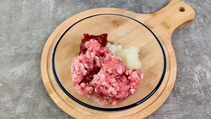 Беру кабачки, картоплю, фарш і готую все відразу в одному посуді без смаження та запікання