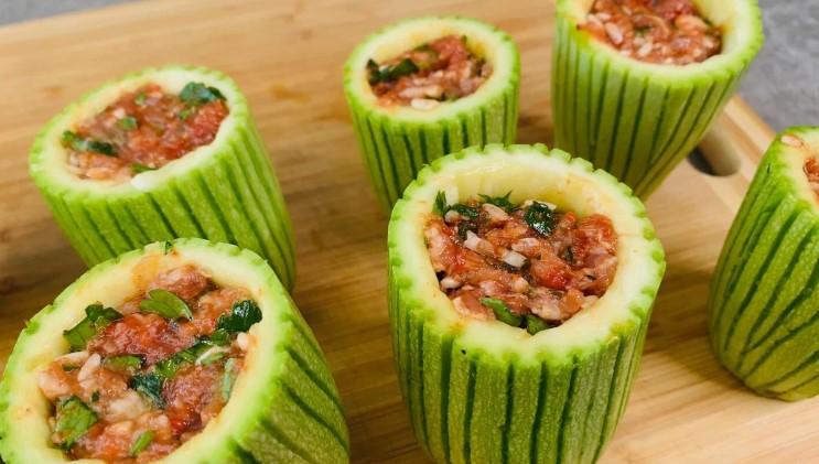 Беру кабачки, картоплю, фарш і готую все відразу в одному посуді без смаження та запікання