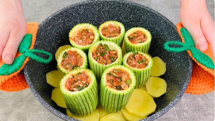 Беру кабачки, картоплю, фарш і готую все відразу в одному посуді без смаження та запікання