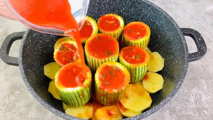 Беру кабачки, картоплю, фарш і готую все відразу в одному посуді без смаження та запікання