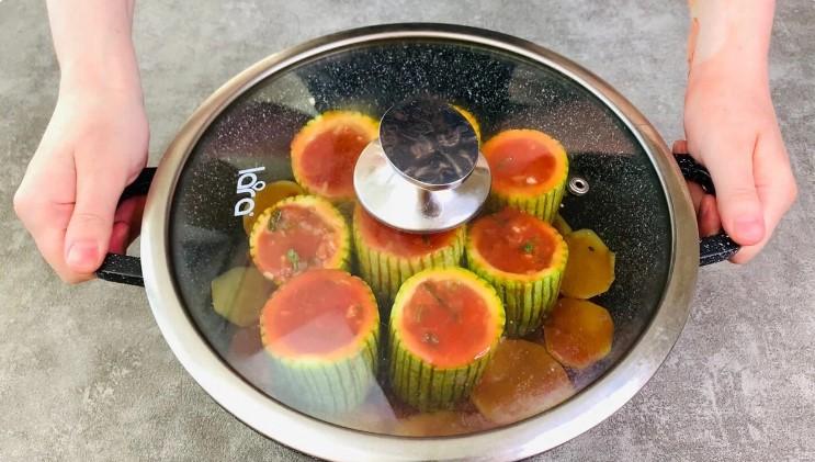 Беру кабачки, картоплю, фарш і готую все відразу в одному посуді без смаження та запікання