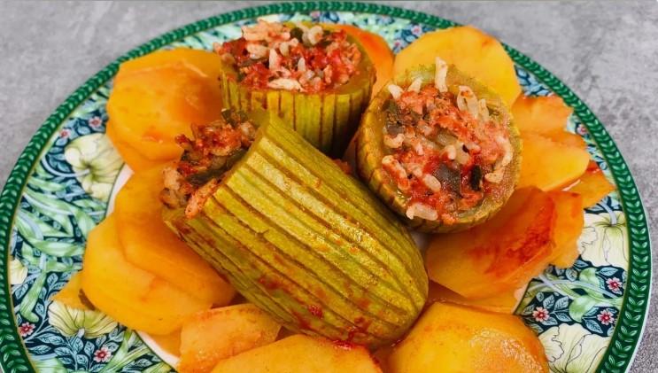 Беру кабачки, картоплю, фарш і готую все відразу в одному посуді без смаження та запікання