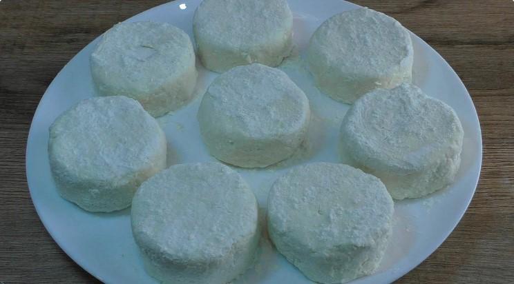 Ідеальний рецепт сирників на сніданок. Виходять завжди дуже смачні та ніжні