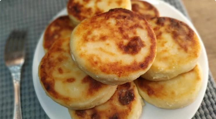 Ідеальний рецепт сирників на сніданок. Виходять завжди дуже смачні та ніжні