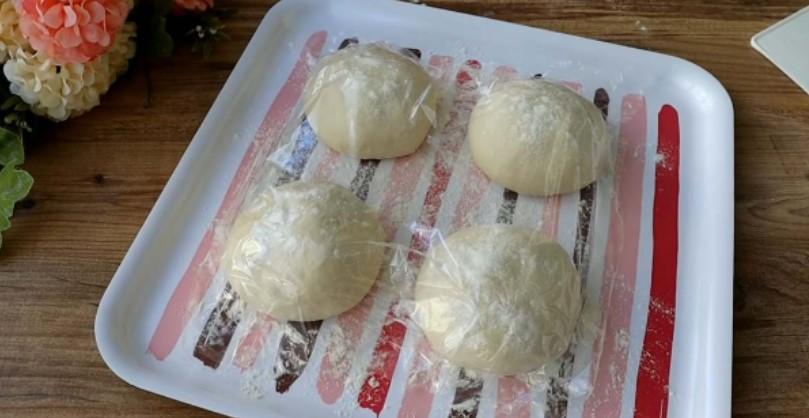 Як приготувати булочки-равлики із зеленою цибулею