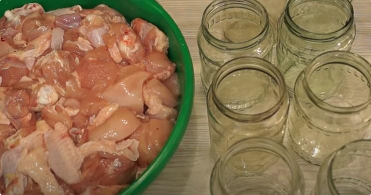 Тушонку в магазині не купую, готую сама, виходить дешевше і не потрібні спеціальні пристрої