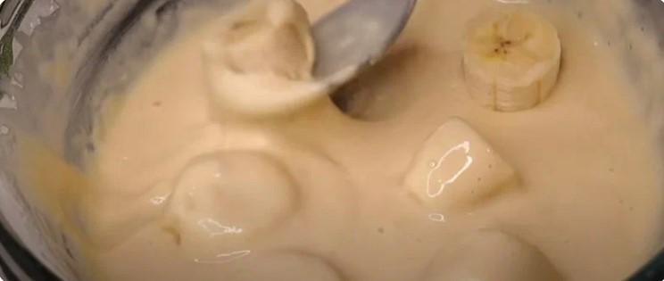 Банани у мене не затримуються: готую з них найсмачніші пончики