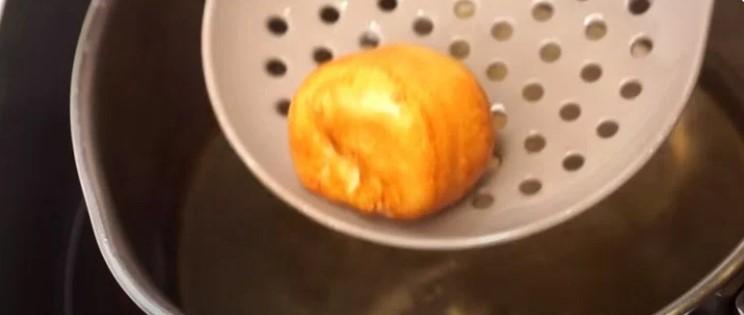 Банани у мене не затримуються: готую з них найсмачніші пончики