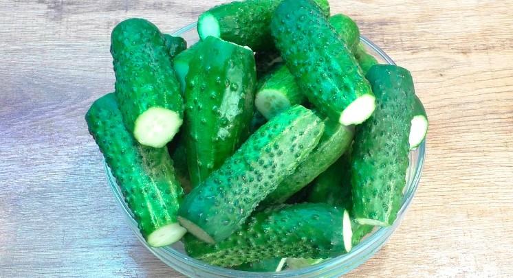Рецепт найсмачніших малосольних огірків: роблю на мінералці, виходять дуже хрусткі