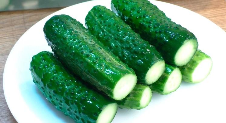 Рецепт найсмачніших малосольних огірків: роблю на мінералці, виходять дуже хрусткі