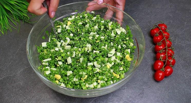 Коли немає фаршу, але є багато зеленої цибулі готую коржики. Так смачно виходить