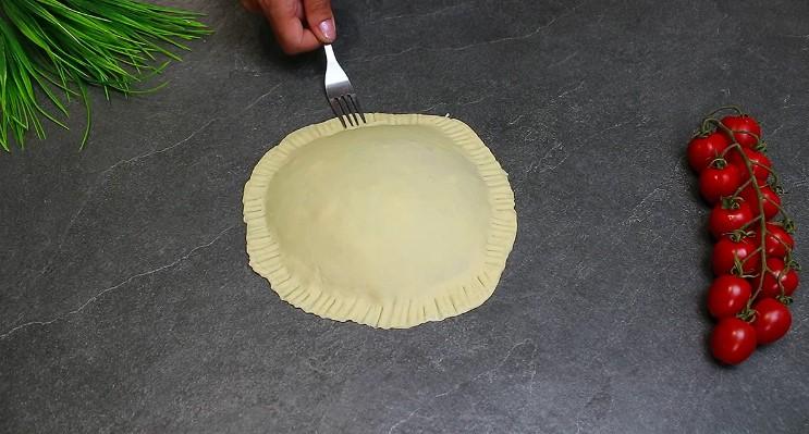 Коли немає фаршу, але є багато зеленої цибулі готую коржики. Так смачно виходить