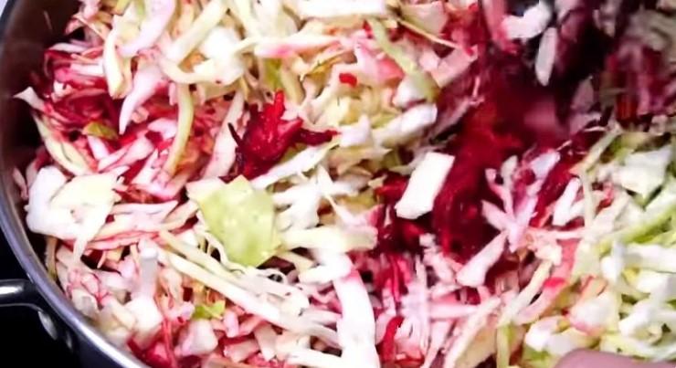 Показую як я готую борщ на зиму: нічого обсмажувати окремо не потрібно, зберігається у шафі