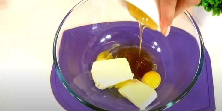 Готовлю торт без духовки за 20 хвилин: медовик на сковороді